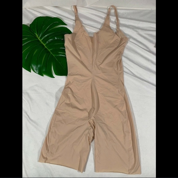 $88 Spanx Thinstincts Open Bust Mid Thigh Bodysuit in Nude [SZ Small ]‎ - Picture 7 of 9